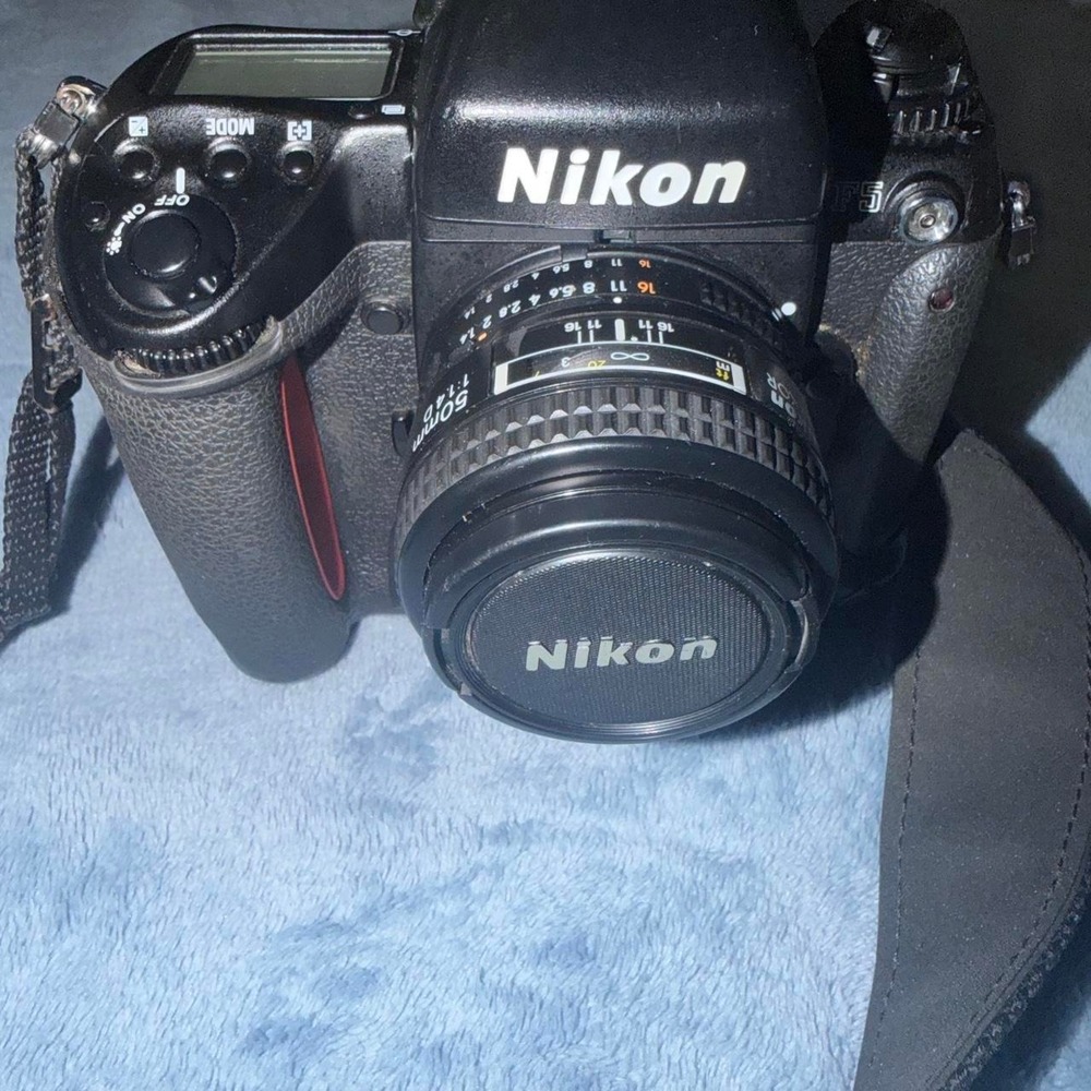 Nikon F5 35mm film camera with 50mm lens tested works